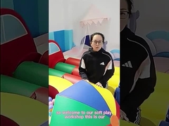 Jeux blancs doux équipement d'intérieur ferme maison de rebond tapis de bébé et clôture