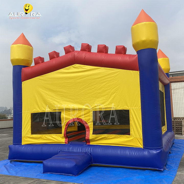Une maison gonflable, une maison gonflable, une maison gonflable, un château gonflable pour les enfants.
