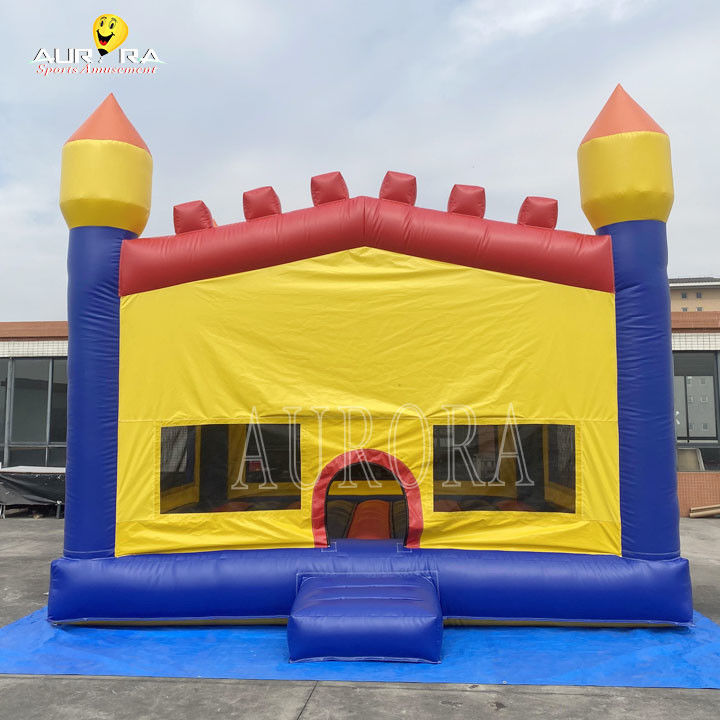 Une maison gonflable, une maison gonflable, une maison gonflable, un château gonflable pour les enfants.