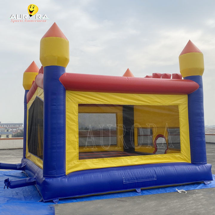 Une maison gonflable, une maison gonflable, une maison gonflable, un château gonflable pour les enfants.