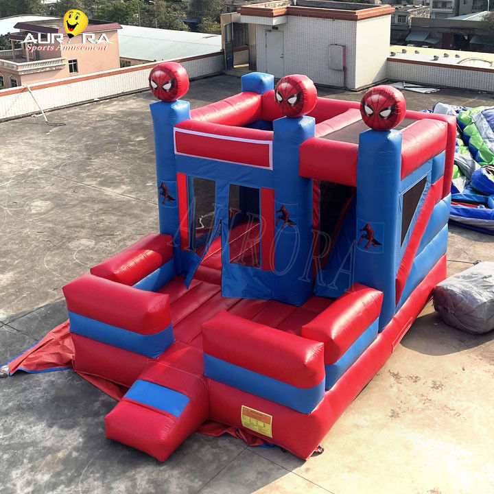 Le thème de Spider-Man est coloré, gonflable.