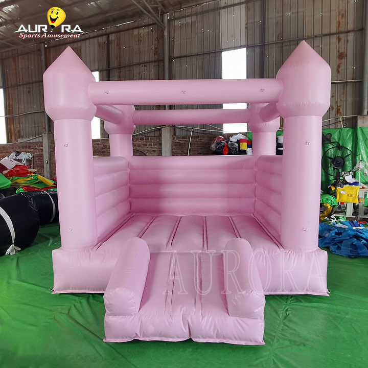 Maison gonflable rose pour les enfants. Maison gonflable rose 10x10 pour le mariage.