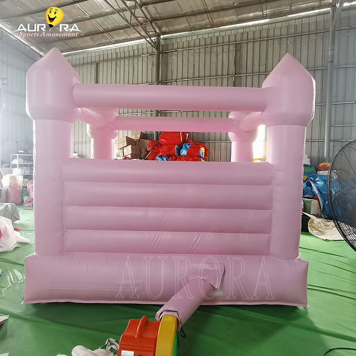 Maison gonflable rose pour les enfants. Maison gonflable rose 10x10 pour le mariage.