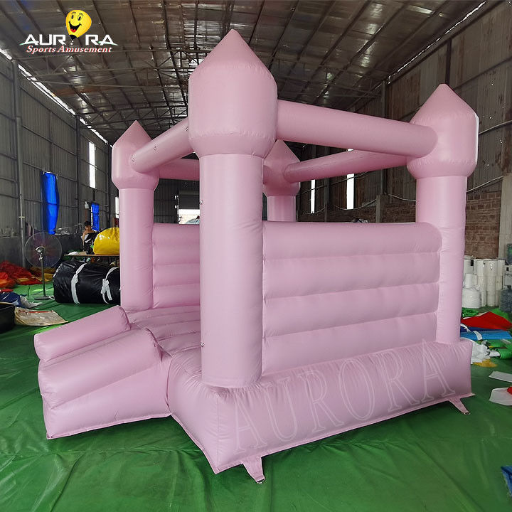 Maison gonflable rose pour les enfants. Maison gonflable rose 10x10 pour le mariage.