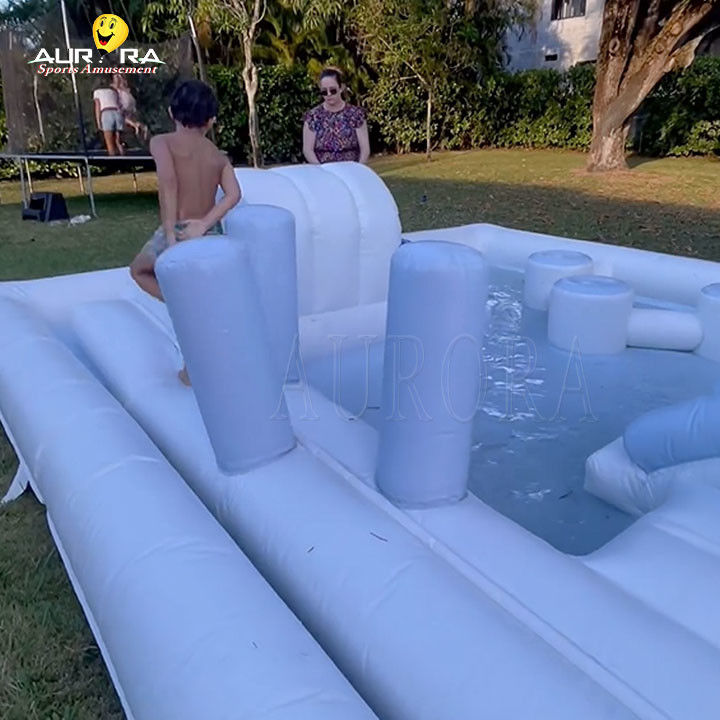 Équipement de jeu gonflable en extérieur blanc Terrain de jeux piscine à toboggan pour enfants