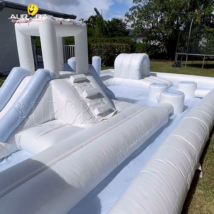 Équipement de jeu gonflable en extérieur blanc Terrain de jeux piscine à toboggan pour enfants