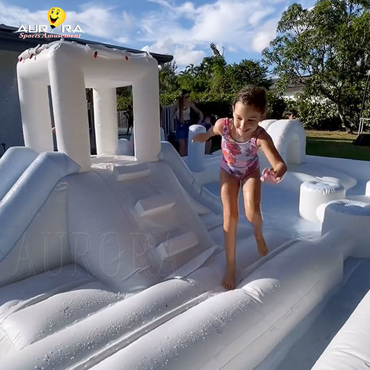 Équipement de jeu gonflable en extérieur blanc Terrain de jeux piscine à toboggan pour enfants
