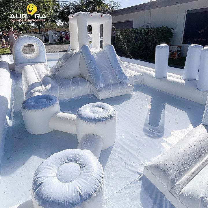 Équipement de jeu gonflable en extérieur blanc Terrain de jeux piscine à toboggan pour enfants