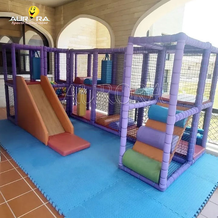 Équipement de petite salle de jeux douce pour enfants