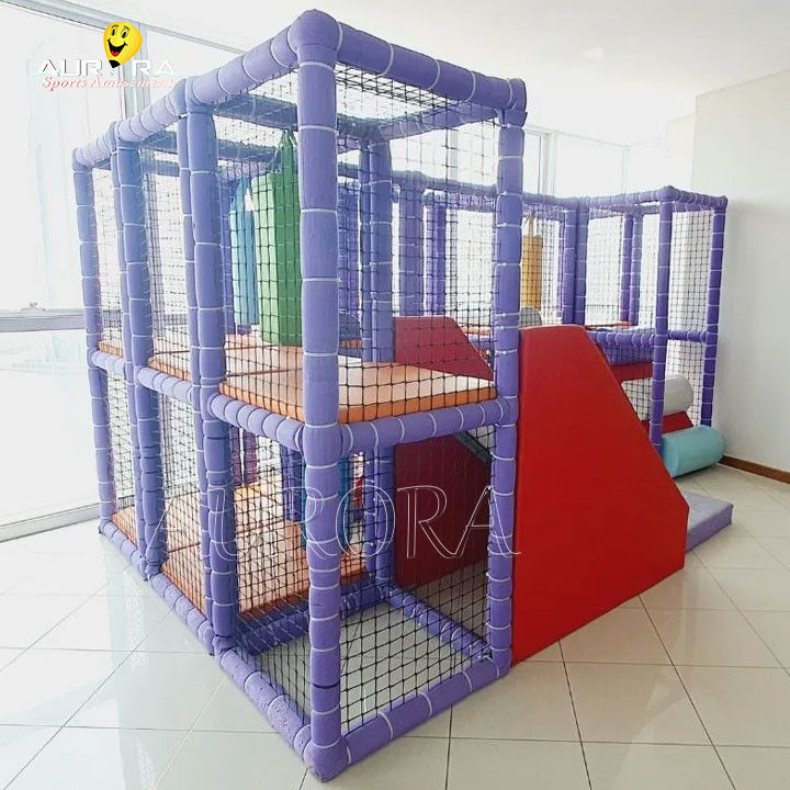 Équipement de petite salle de jeux douce pour enfants