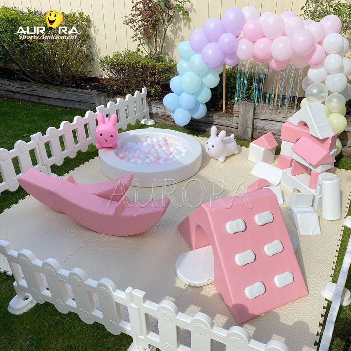 Paquet d'équipement de jeu en salle de jeux de location de terrain de jeux rose et blanc