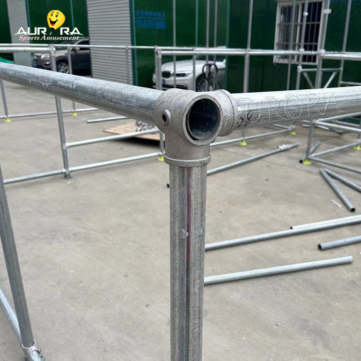 Une aire de jeux pour enfants, centre d' escalade en intérieur, construit par Aurora.