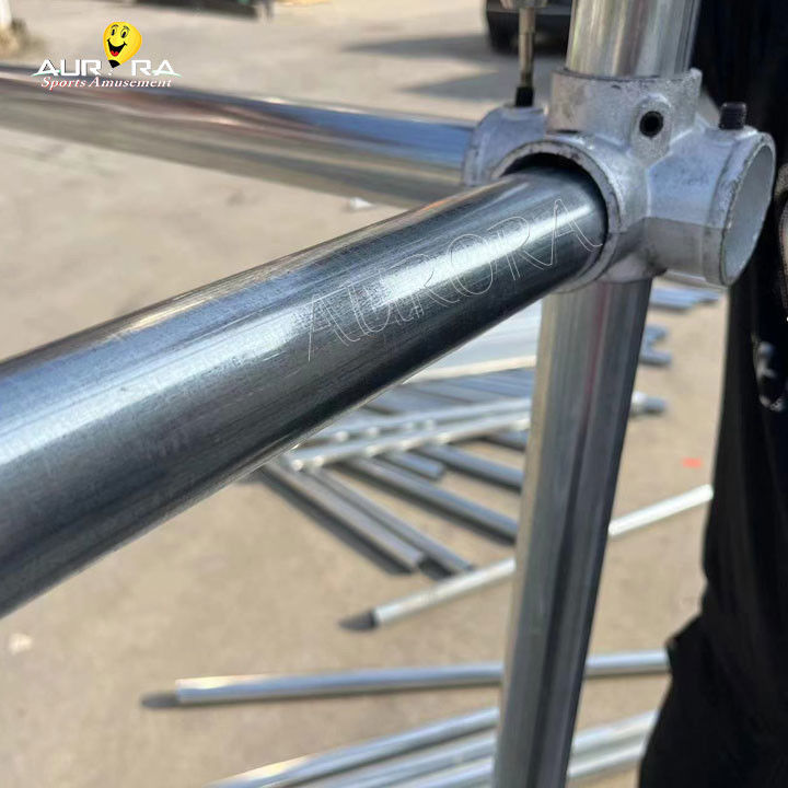 Une aire de jeux pour enfants, centre d' escalade en intérieur, construit par Aurora.