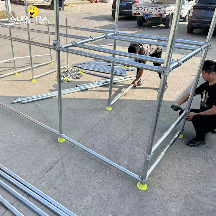 Une aire de jeux pour enfants, centre d' escalade en intérieur, construit par Aurora.
