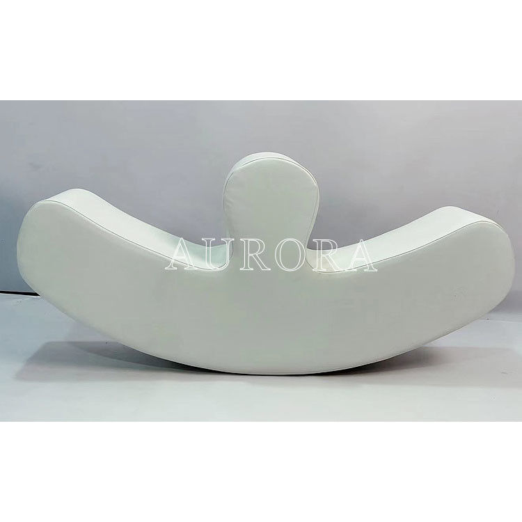 Équipement de jeux pour enfants en blanc et gris