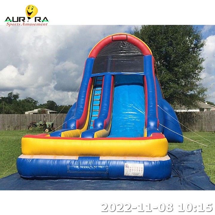 Des toboggans gonflables en plein air pour la piscine, des châteaux de saut à la piscine, des fêtes de location en bleu