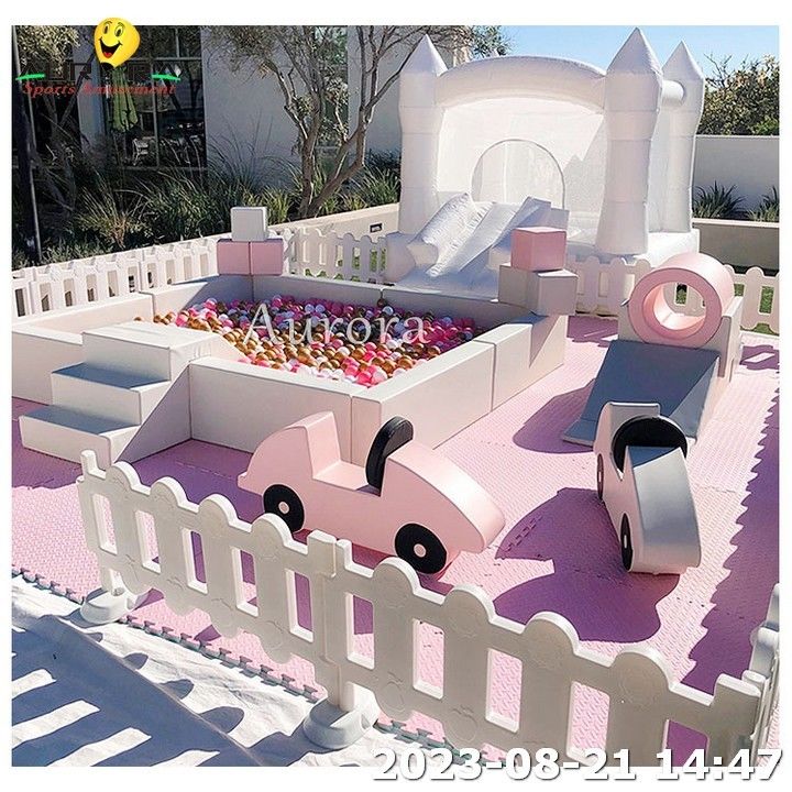 Terrain de jeux pour enfants Terrain de jeux intérieur Maison de rebond blanc avec tente à bulles