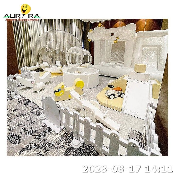 Terrain de jeux pour enfants Terrain de jeux intérieur Maison de rebond blanc avec tente à bulles