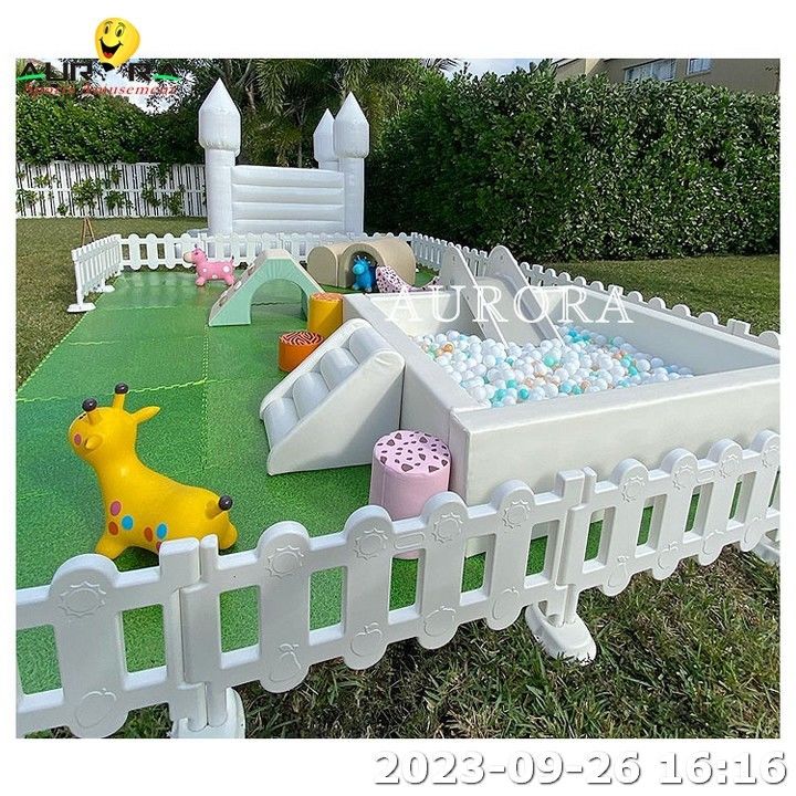 Équipement de jeu pour enfants avec glissade