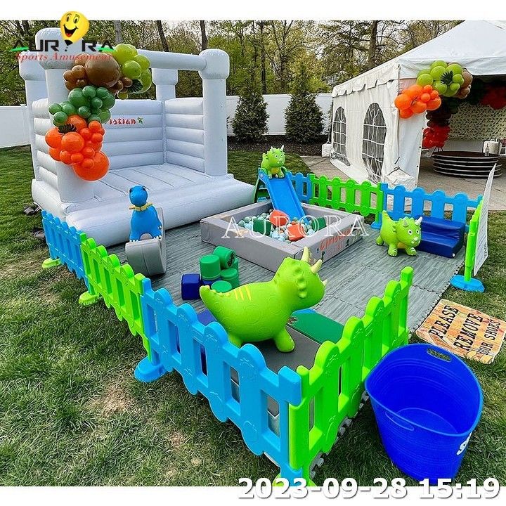 Équipement de jeux en salle pour enfants avec maison de rebond bleu à louer pour les fêtes