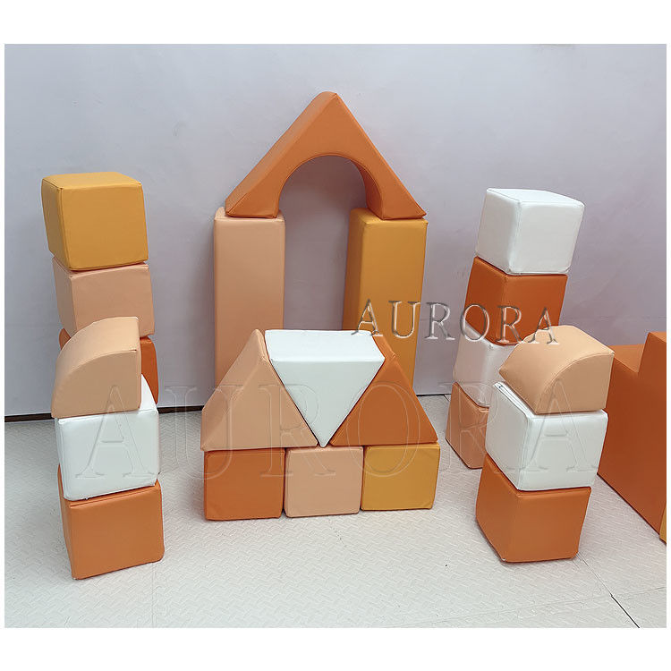 Equipement de jeu à la pâte orange personnalisé Terrain de jeux en plein air avec trou de balle