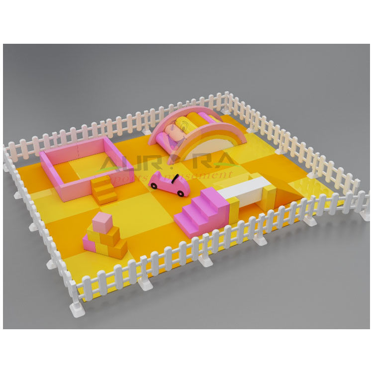 Équipement de jeu en orange avec trou de balle et toboggan Rose Rouge Lieu de jeu en intérieur