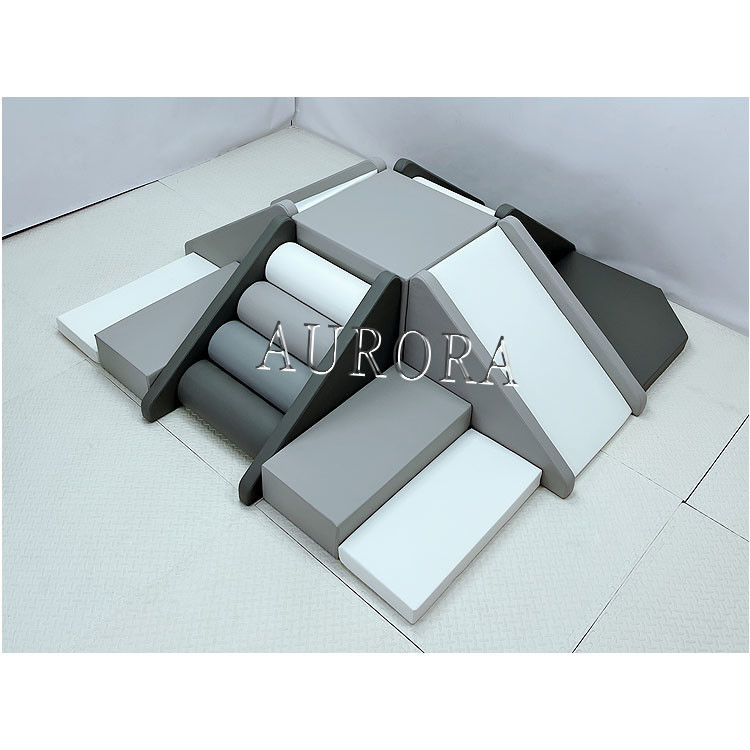 Zone de jeux pour enfants gris et blanc équipement de jeux pour les fêtes
