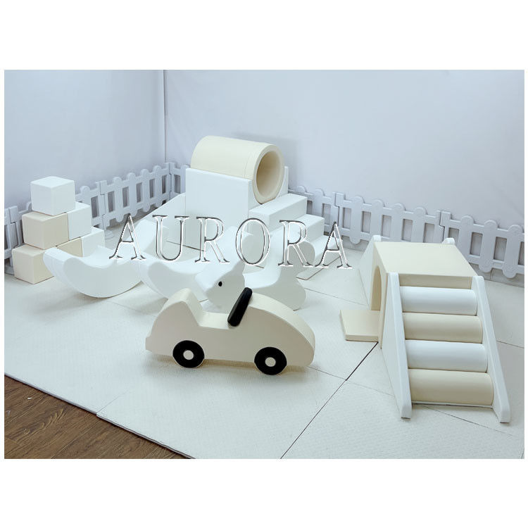 Ensemble de jeux doux équipement extérieur blanc avec paquet de couleurs nues pour enfants